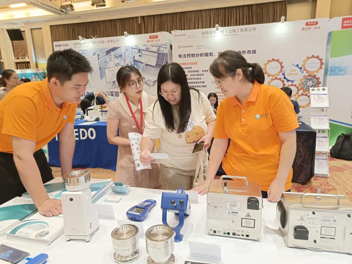 第十四屆藥品質量安全大會首日盛況直擊，億天凈化精彩亮相！